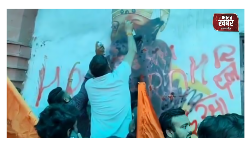 गाजियाबाद रेलवे स्टेशन पर औरंगजेब की तस्वीर पर हंगामा